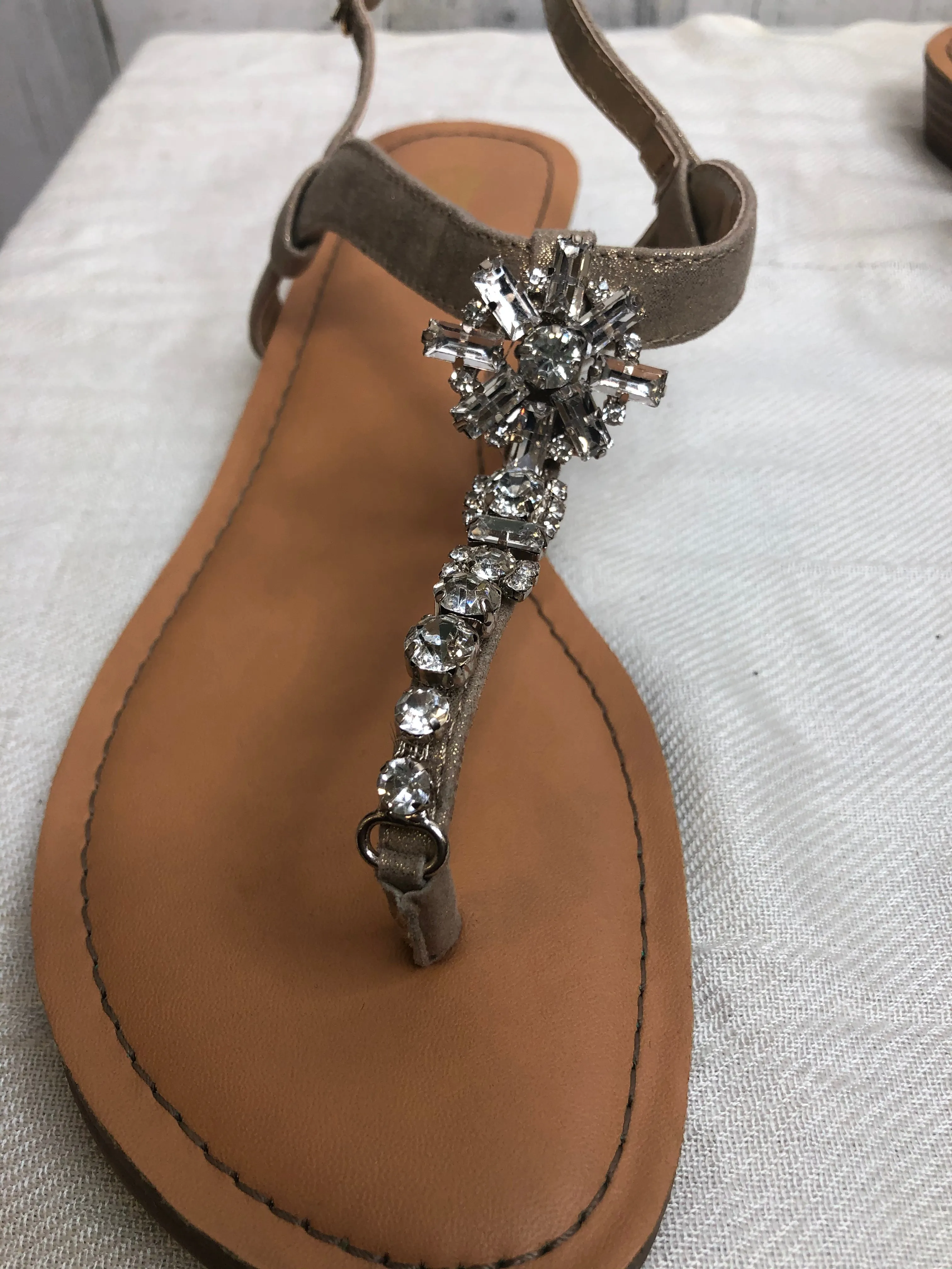 Carlos Santana Sandals Size: 8