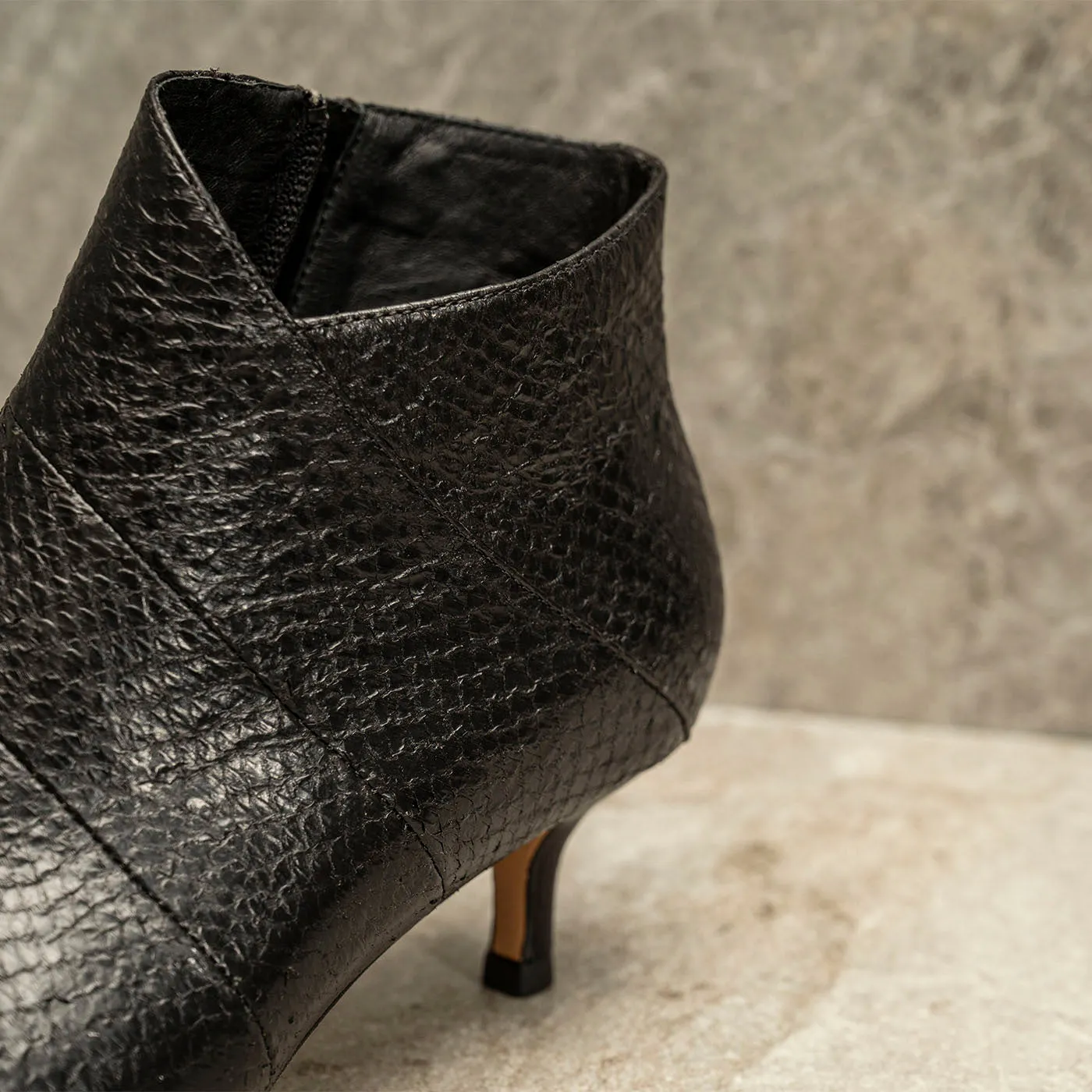 Saga bootie fishleather - BLACK